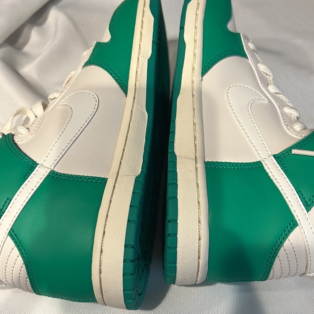 Nike Dunk Shoes - Picture 6 of 7